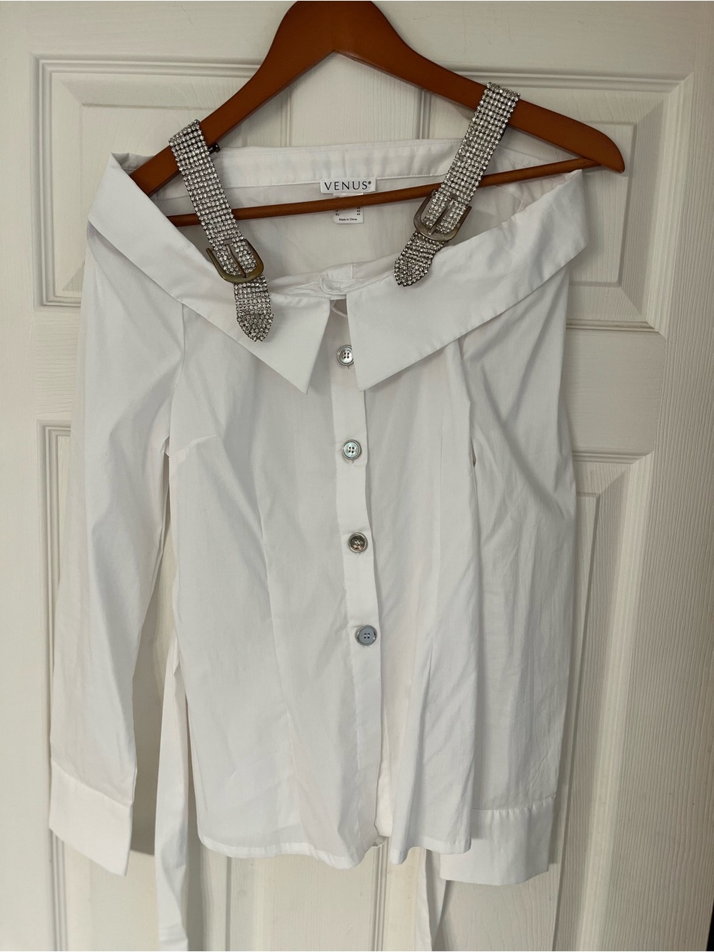 VENUS White Off-Shoulder Button-Front Shirt